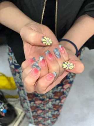 ネイル 🪐富島彩夏 /海外nail🪐のネイルデザイン
