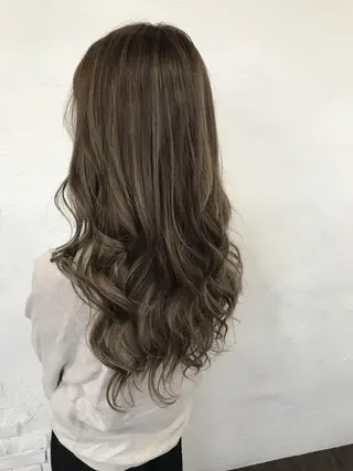 ロング カラー 伊藤 優希のヘアスタイル