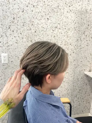 ショート 有人/バレイヤージュ /シャドールーツのヘアスタイル