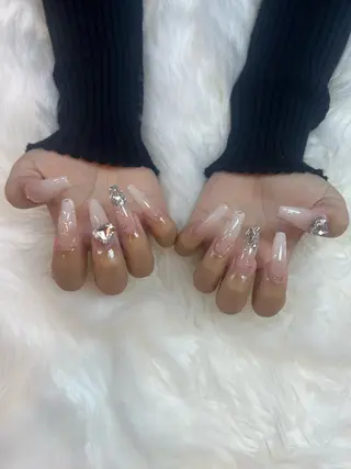 ネイル RÊVIA所属・RÊVIA (レヴィア)のネイルデザイン