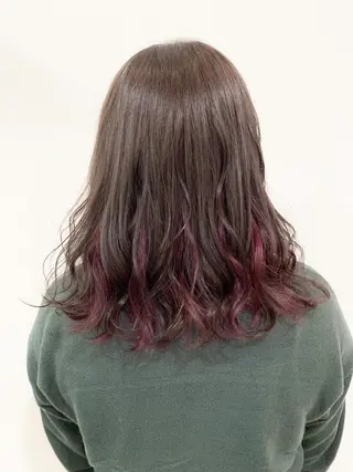 セミロング カラー 乳井 悠香のヘアスタイル