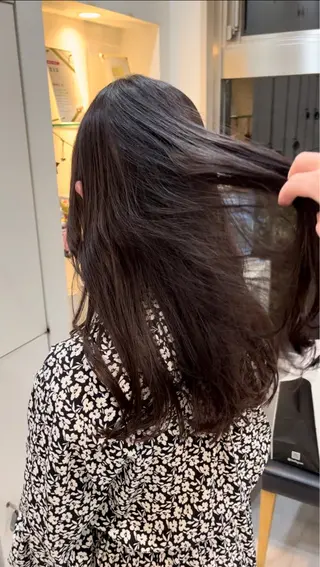 ロング メンズバレイヤージュ 斉藤春のヘアスタイル