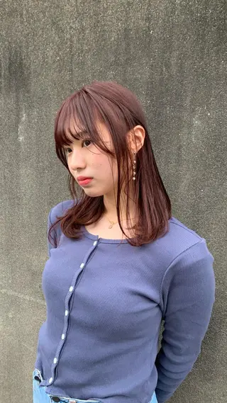 ミディアム カラー ~洗練ナチュラル~ 🪵 岡田 知佳のヘアスタイル