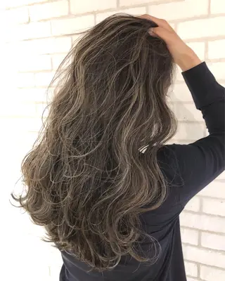 カラー she2.shinjuku所属・takumi Hのヘアスタイル