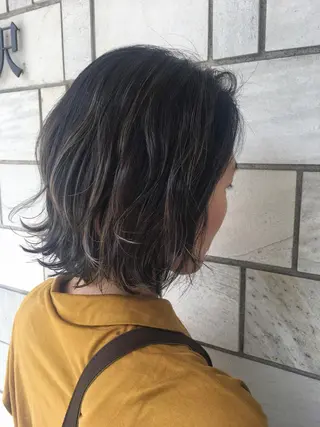 ミディアム カラー まなべ さくらのヘアスタイル