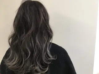 ミディアム due hair 京都駅前店 MILBON オージュア認定サロン【デューヘアー】所属・ハイトーンブリーチ 土坂　由志【京都】のヘアスタイル