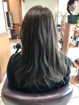 ロング カラー 片岡 阿里那のヘアスタイル