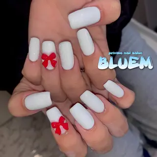 ネイル BLUEM なな🐶のネイルデザイン