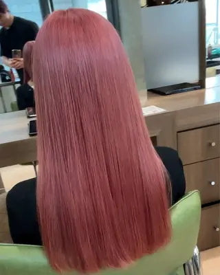 ロング カラー CONAN｜レイヤー ボブ／ハイトーンのヘアスタイル