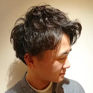 メンズ パーマ ブリーチ/ヘアケア/ 艶髪/イギチハルのヘアスタイル