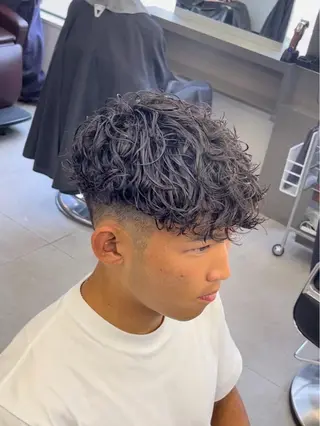 ショート パーマ メンズ 佐々木 賢吾のヘアスタイル