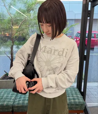 ショート パーマ、ボブ、透明感 カラー、小須田ゆあのヘアスタイル