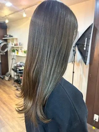 ロング トモタニ ミオのヘアスタイル