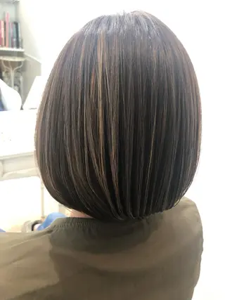 ミディアム ブリーチ無し白髪ぼか し/艶髪/津嘉山のヘアスタイル