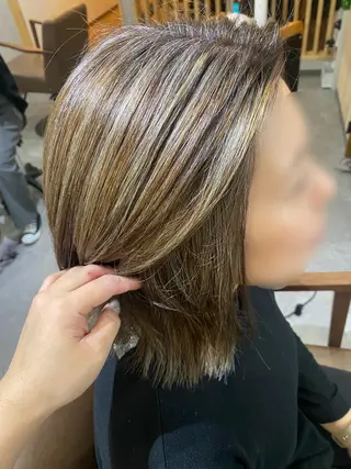 カラー Bish Yanaのヘアスタイル