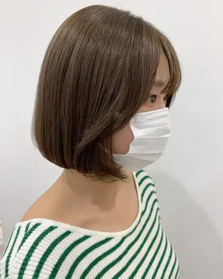 ショート カラー ぱつっとボブ/ 小野あかねのヘアスタイル