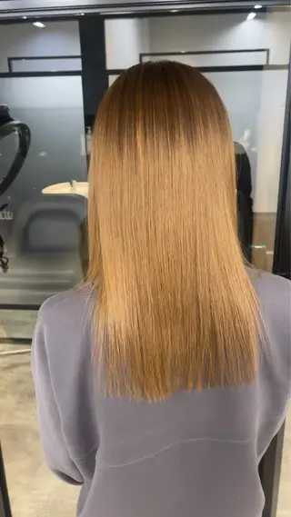 セミロング け んブリーチ縮毛矯正のヘアスタイル