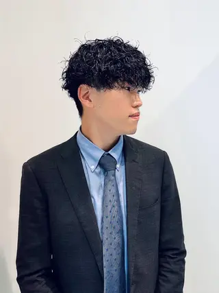 パーマ メンズ Qin shaire salon 原宿verno店所属・【センターパート】 ETO／江藤翼の眉毛・アイブロウイメージ