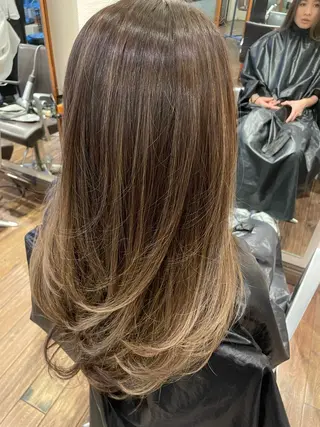 ロング AFLOAT SAYURIのヘアスタイル