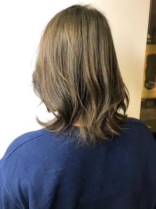 ミディアム カラー 松佐 ゆかりのヘアスタイル