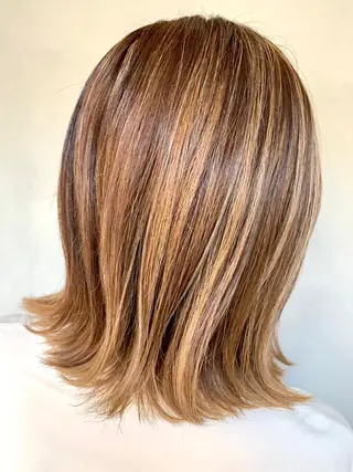 セミロング カラー ハイライトが 得意なニキです😊のヘアスタイル