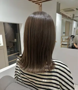 セミロング 白土 さくらのヘアスタイル