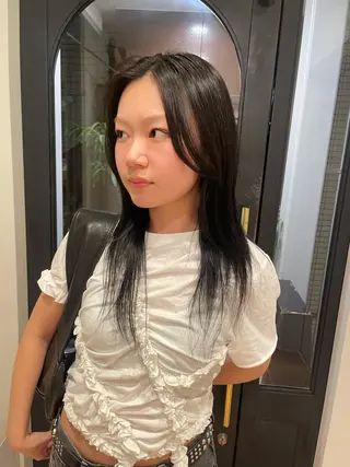 セミロング リカ/ハイトーン ・オリーブ🍀のヘアスタイル