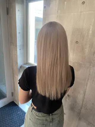 セミロング カラー ヘアアレンジ のん🎀ハイトーン/ レイヤーカット🐳のヘアスタイル