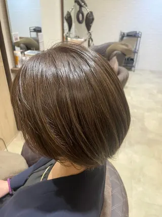 ショート カラー 緑川 佳薫のヘアスタイル