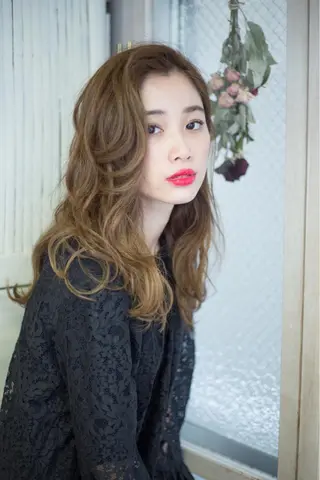 ロング カラー パーマ ヘアアレンジ 推し活専用 【派手髪】飯野ゆかりのヘアスタイル