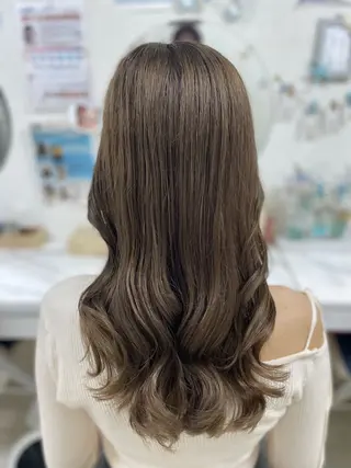 ミディアム 塚田 恵のヘアスタイル