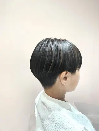 ショート カラー 薄葉 美菜子のヘアスタイル