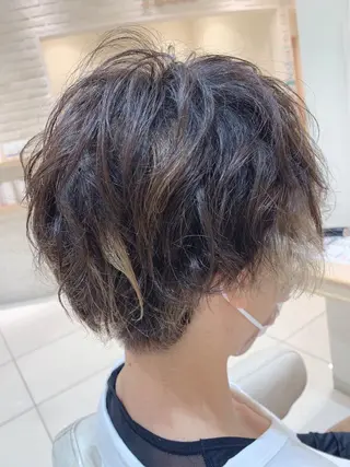 ショート カラー パーマ 鈴木 華枝のヘアスタイル