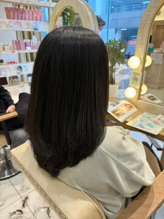 ミディアム ブリーチなしカラー/ 暖色カラー/艶カラーのヘアスタイル