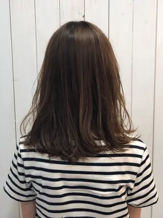 ミディアム カラー 奥野 紗弓のヘアスタイル