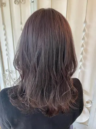 ミディアム 三好 美里のヘアスタイル