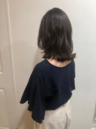 ミディアム カラー MIOベージュカラー 柔らかいカラーのヘアスタイル