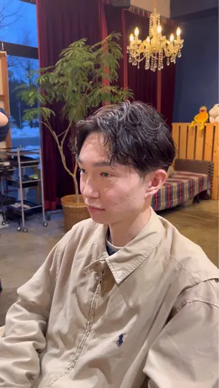 ショート カラー パーマ メンズ 戸井 悠斗のヘアスタイル