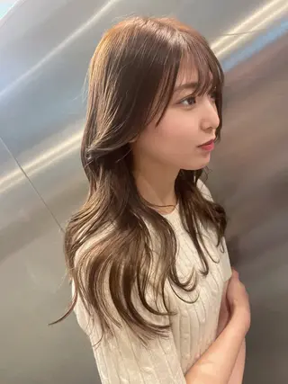 カラー AIRI layer cut hairのヘアスタイル