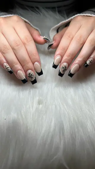 ネイル 𝐧𝐚𝐢𝐥 𝐌𝐢𝐖𝐢𝐢のネイルデザイン