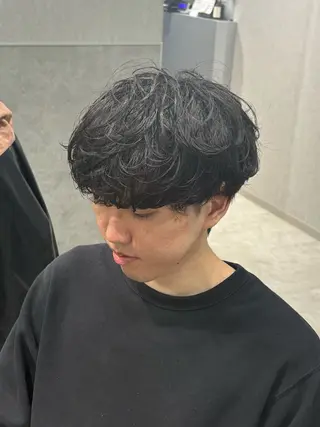 ショート カラー パーマ メンズ 【シャドウパーマ センターパート】義心のヘアスタイル