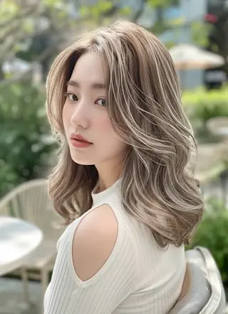 セミロング カラー Telasu所属・gata gataのヘアスタイル
