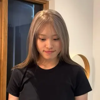 セミロング カラー hina 🛋️ブリーチカラーのヘアスタイル