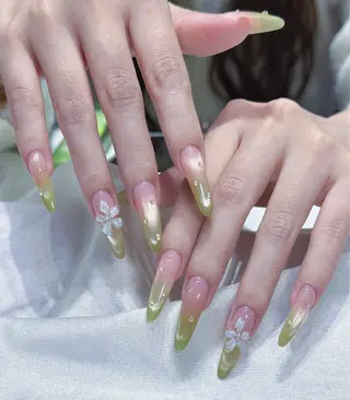 ネイル D-BEAUTY Nailsalonのネイルデザイン