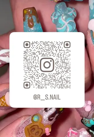 ネイル 𝑟𝑖𝑠𝑎 🕯‎🤍のネイルデザイン