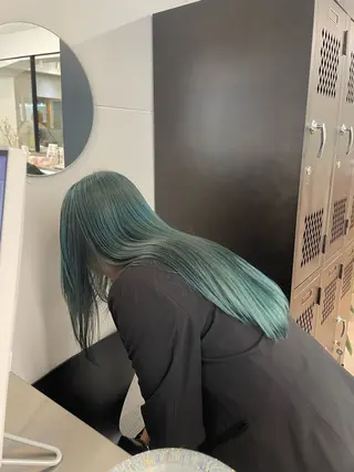 ロング カラー オカモト ミユウのヘアスタイル