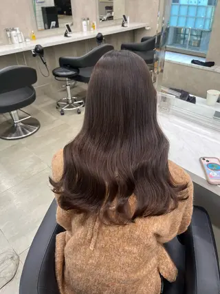 セミロング 寒色＆ブリーチ特化 寒色MiOのヘアスタイル