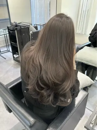 ロング AHNKISM所属・トレンドレイヤー/ 透明感カラーのヘアスタイル