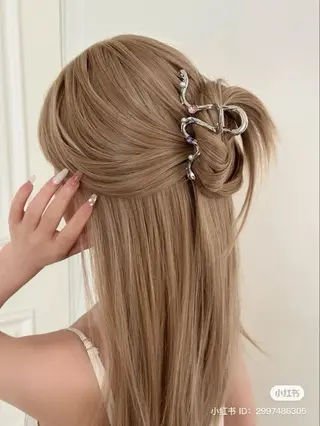 ロング カラー ハイトーンカラー 🦄レイヤーカットのヘアスタイル