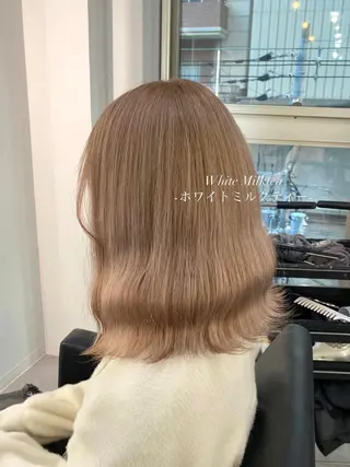 ミディアム カラー 大阪ケアブリーチ/ ミルクティーベージュのヘアスタイル